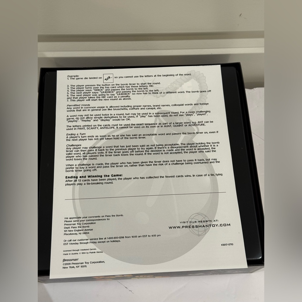 Pressman Pass the Bomb Game ~ Like New - Picture 6 of 7